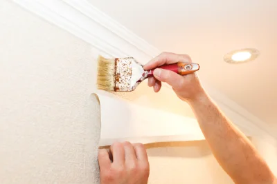 Pose de papier peint à Coarraze — revêtements muraux et toiles de verre